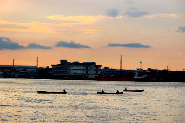 Sungai Kapuas yang terlihat indah di sore hari. Foto: Sapariah Saturi