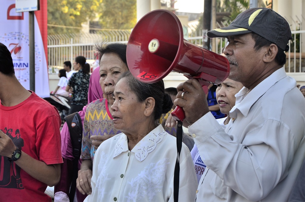Pembangunan pesisir, termasuk reklamasi dan pembangunan kawasan pergudangan berdampak pada hilangnya ruang kelola masyarakat pesisir sehingga hingga saat ini terus mendapatkan penolakan. Foto: Wahyu Chandra.
