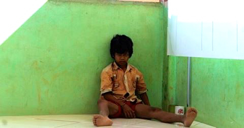 Shelter yang dibangun TNI dulu, kini kosong karena warga terusir. Foto: Elviza Diana