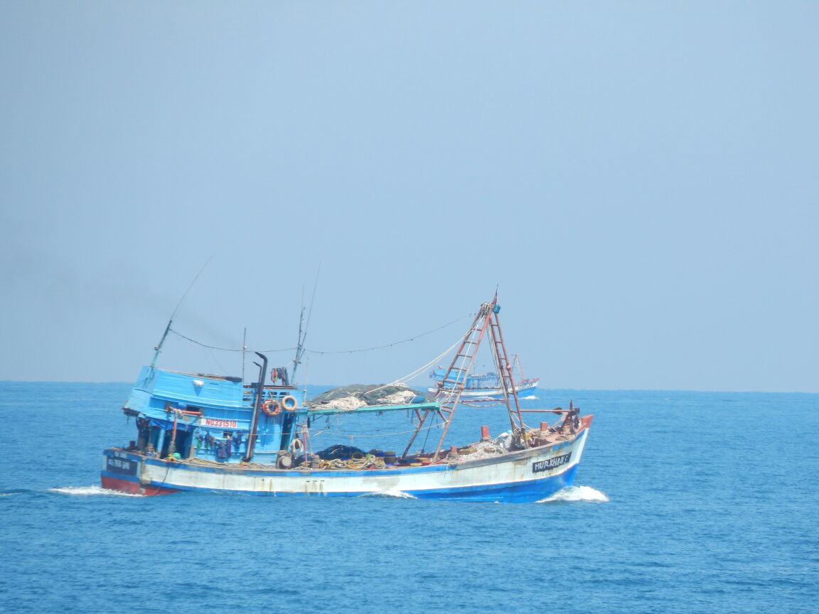 Kapal ikan asing sedang berada di perairan laut Indonesia yang ditangkap oleh petugas Direktorat Jenderal Pengawasan Sumber Daya Kelautan dan Perikanan (PSDKP) Kementerian Kelautan dan Perikanan (KKP) pada kurun 7-12 Oktober 2016. Foto : Humas KKP