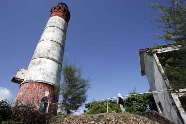 Mercusuar William’s Torren setinggi 85 meter yang dibangun Belanda pada 1875. Foto: Junaidi Hanafiah