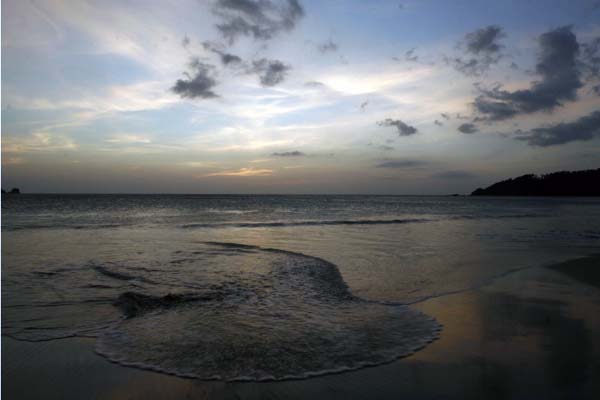 Indahnya Pulau Breuh di sore hari. Foto: Junaidi Hanafiah