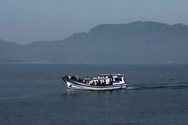 Perjalanan menuju Polu Aceh melalui jalur laut sekitar 90 menit. Foto: Junaidi Hanafiah