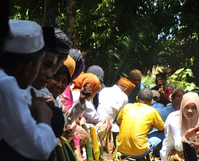 Warga sedang bersiap-siap ritual Paca Goya. Foto: M Rahmat Ulhaz