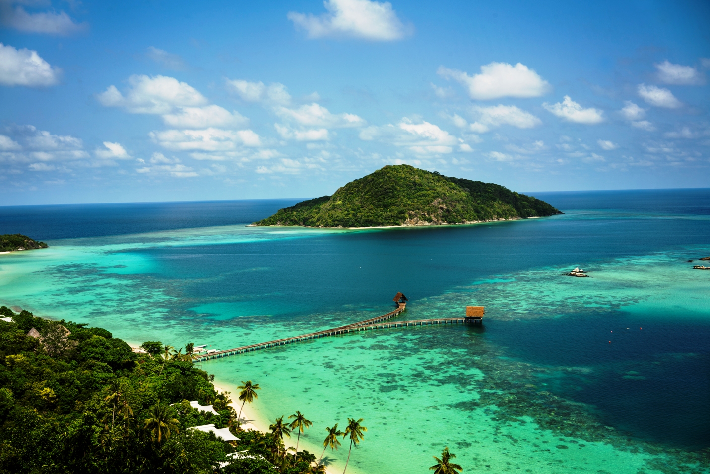 Pemandangan di Pulau Bawah, Kebupaten Anambas, Provinsi Kepulauan Riau. Foto : PT Pulau Bawah