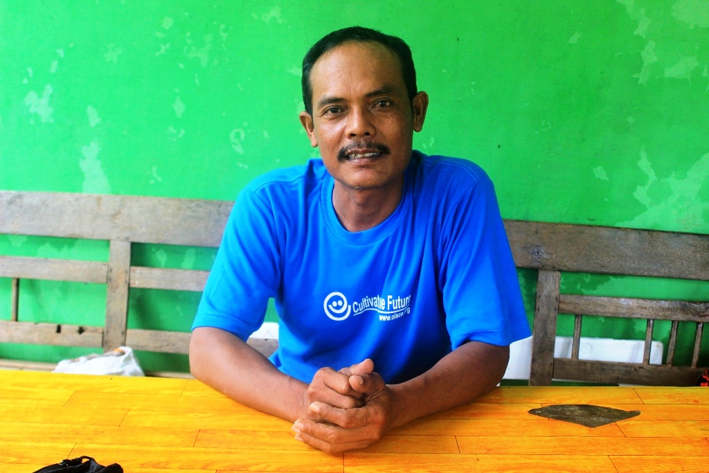 Sosok Mashadi (45) merupakan penggiat lingkungan di Dukuh Pandansari, Desa Kaliwlingi, Kecamatan Brebes, Kabupaten Brebes, Jawa Tengah. Berkat usaha dan kerja kerasnya bersama kelompok Dewi mangrove berhasil memulihkan ekosistem sekaligus menjadikan wilayahnya sebagai desa wisata. Foto : Donny Iqbal