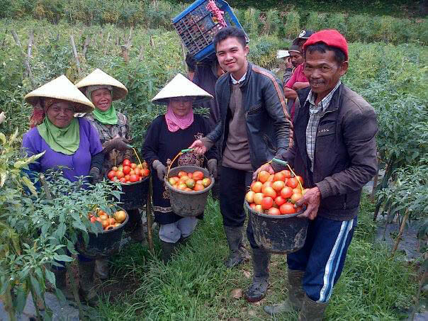 Rizal Fahreza yang bangga menjadi petani muda Indonesia. Foto: Dok. Rizal Fahreza