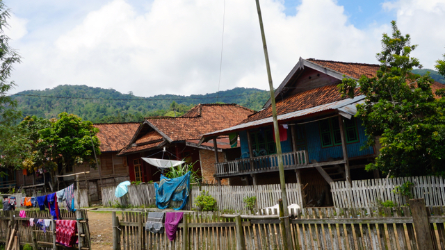 Perkampungan di komunitas adat Cek Bocek. Foto: Lusia Arumingtyas