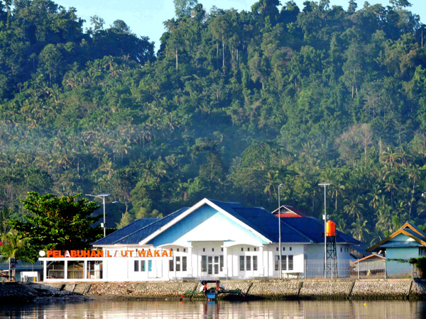 Pelabuhan Laut Wakai, Kepulauan Togian (Togean), Sulawesi Tengah. Foto: Christopel Paino