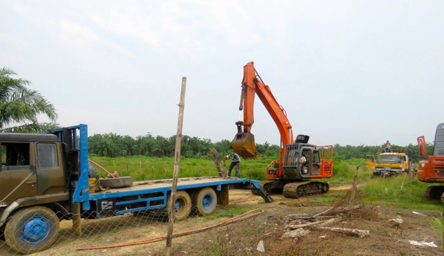 Ini alat berat yang disita dari dalam hutan di Riau. Foto: Balai Gakum Wilayah Sumatera