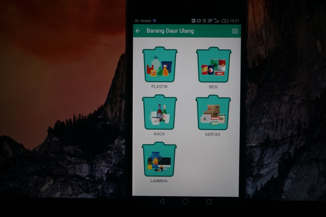 Tampilan depan Aplikasi Gringgo, website pengelolaan sampah berbagsis aplikasi ponsel yang dibuat oleh Olivier Pouillon dan Febriadi Pratama berisi informasi dan panduan dalam mengelola sampah skala rumah tangga di Bali. Foto : Anton Muhajir