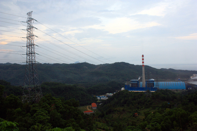 PLTU Pacitan tampak dari kejauhan. Foto: Nuswantoro