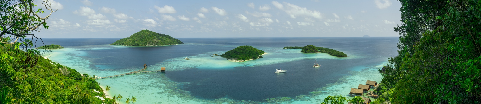 Panorama yang indah dari kepulauan di di laguna di Anambas, Riau. Foto : M Ambari