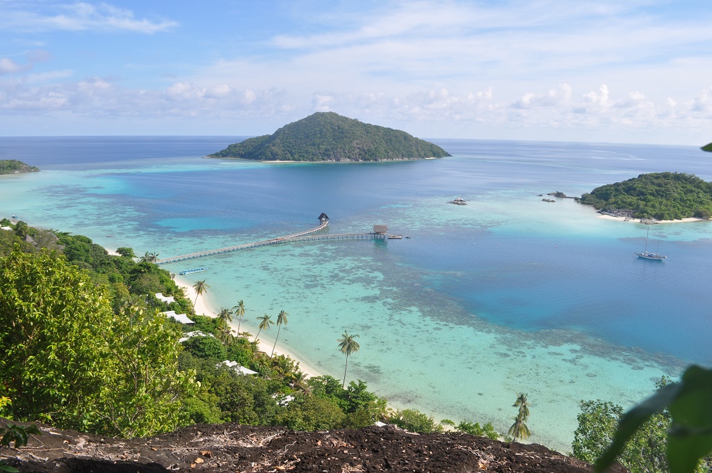 Pemandangan yang indah di Pulau Bawah, Anambas, Riau. Foto : M Ambari