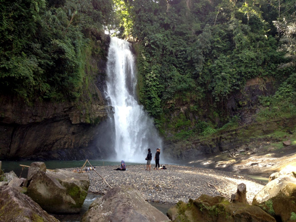 Air Terjun Panjang, Kecamatan Pulaupinang, merupakan satu puluhan air terjun di Kabupaten Lahat, Sumatera Selatan. Tingginya sekitar 60-70 meter. Foto: Taufik Wijaya