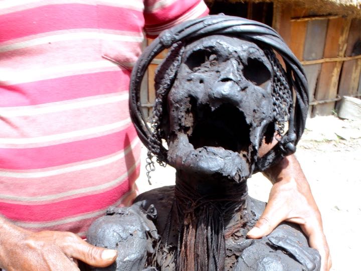 Mumi di Kampung Jiwika, Distrik Kurulu, Kabupaten Jayawijaya. Mumi ini telah berumur ratusan tahun. Foto: Christopel Paino