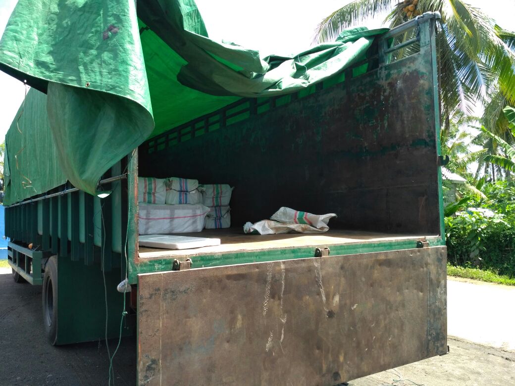 Truk yang mengangkut sekitar 1350 koral selundupan dalam 27 boks yang digagalkan petugas dari Dirpolair Polda NTB dan BKIPM KKP Kelas II Mataram pada Senin (23/01/2017) di wilayah Lombok, NTB. Foto : BPSPL Denpasar Wilker NTB