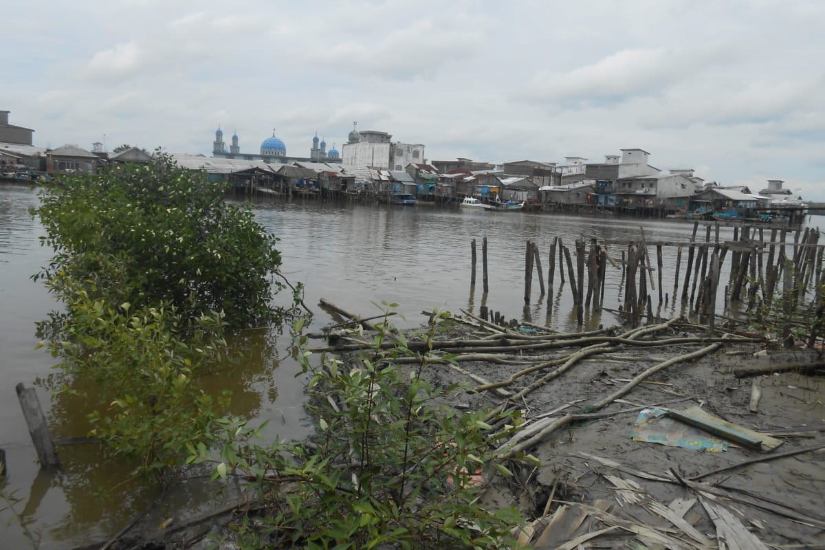 Bekas tapak rumah di Riau, setelah terkena abrasi. Foto: Suryadi/ Mongabay Indonesia