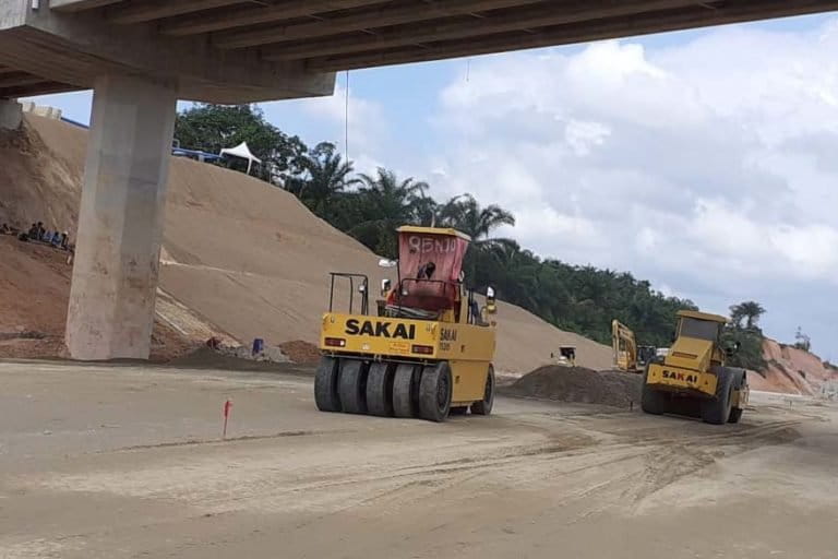 Tol Pekanbaru-Dumai, Seksi IIC, Pekanbaru-Minas, berjarak tak sampai satu kilometer dari Taman Hutan Raya yang jadi rumah satwa, antara lain harimau. Foto: Suryadi/ Mongabay Indonesia