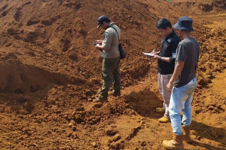 Polres Konut menyita 300 ton ore nikel hasil penambangan ilegal PT Naga Bara Perkasa di Blok Matarape, Konawe Utara. Ore nikel ini dijadikan barang bukti untuk di persidangan. (Foto Istimerah Polres Konut)