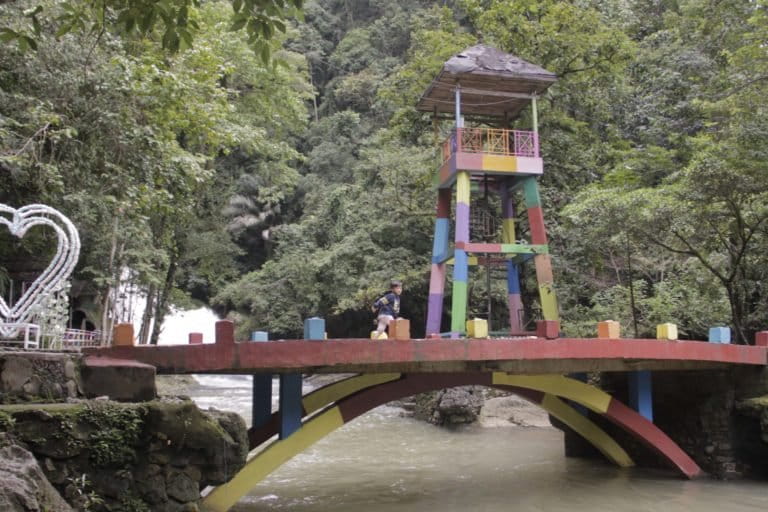 Wisata Alam Bantimurung, Sulawesi Selatan. Kawasan-kawasan konservasi ini sebagian besar jadi destinasi wisata alam. Penutupan sementara ini, selain mencegah penuran Covid-19, juga dinilai kesempatan bagi kawasan-kawasan ini untuk ‘bernapas’ atau memulihkan diri setelah di hari-hari biasa penuh pengunjung. Foto: Eko Rusdianto/ Mongabay Indonesia