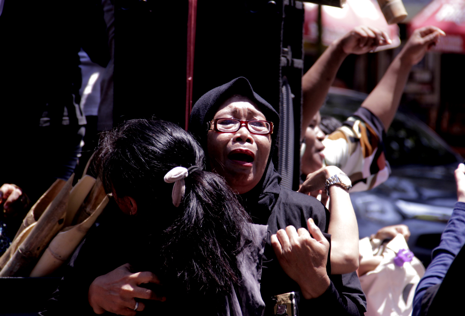 Ekspresi warga bahagia mendengar putusan Pengadilan Negeri Makassar . Foto: Eko Rusdianto/ Mongabay Indonesia