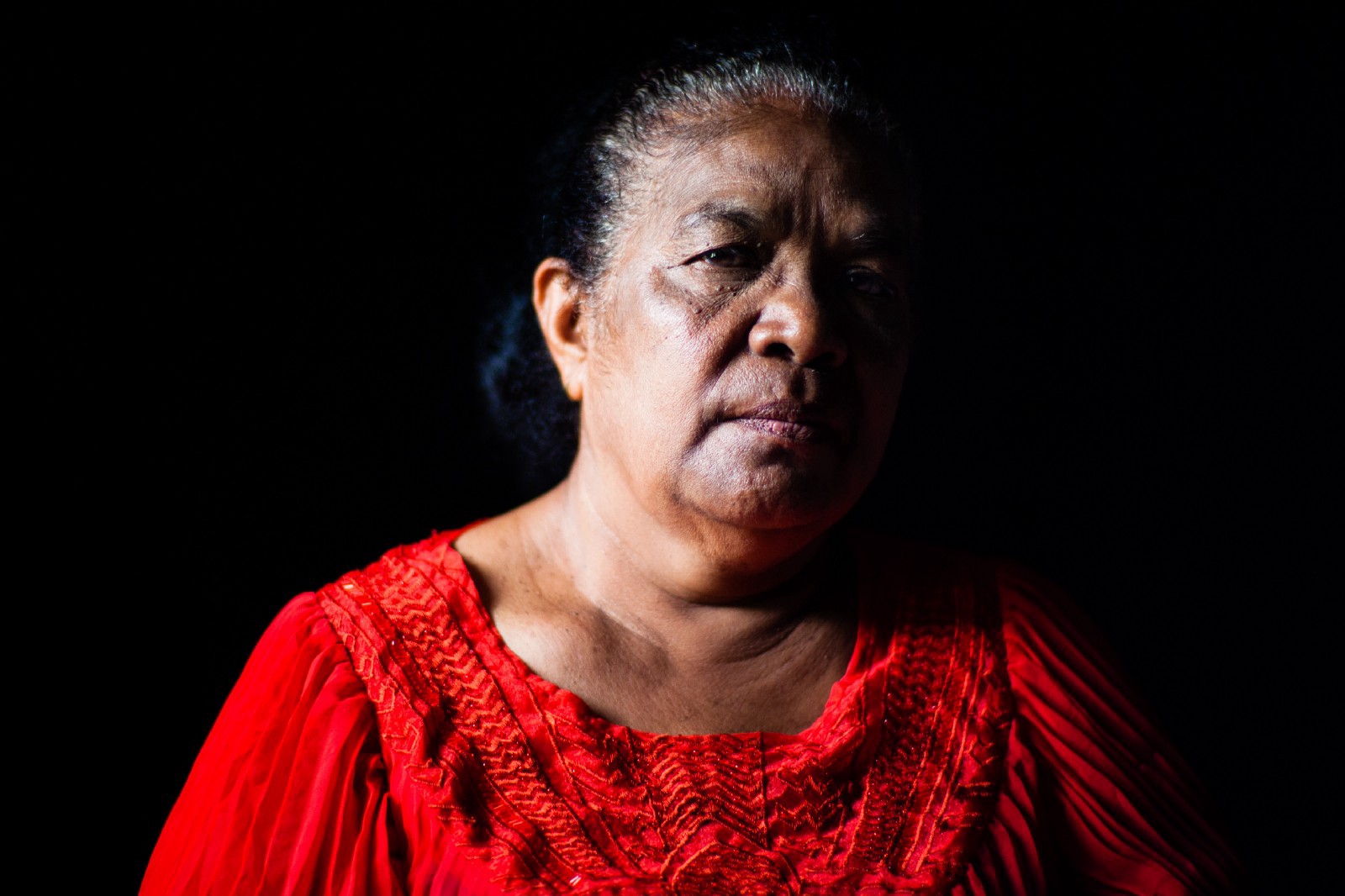 Mama Anatje Siarukin. Foto oleh Leo Plunkett/The Gecko Project/Earthsight.