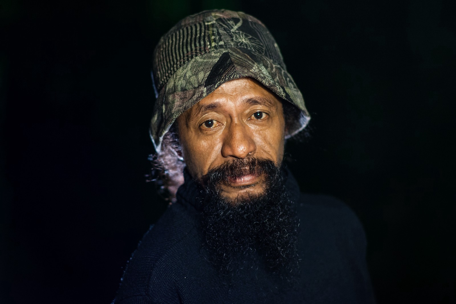 Potret Rudi Fofid tahun 2017 lalu. Foto oleh Leo Plunkett/The Gecko Project/Earthsight.