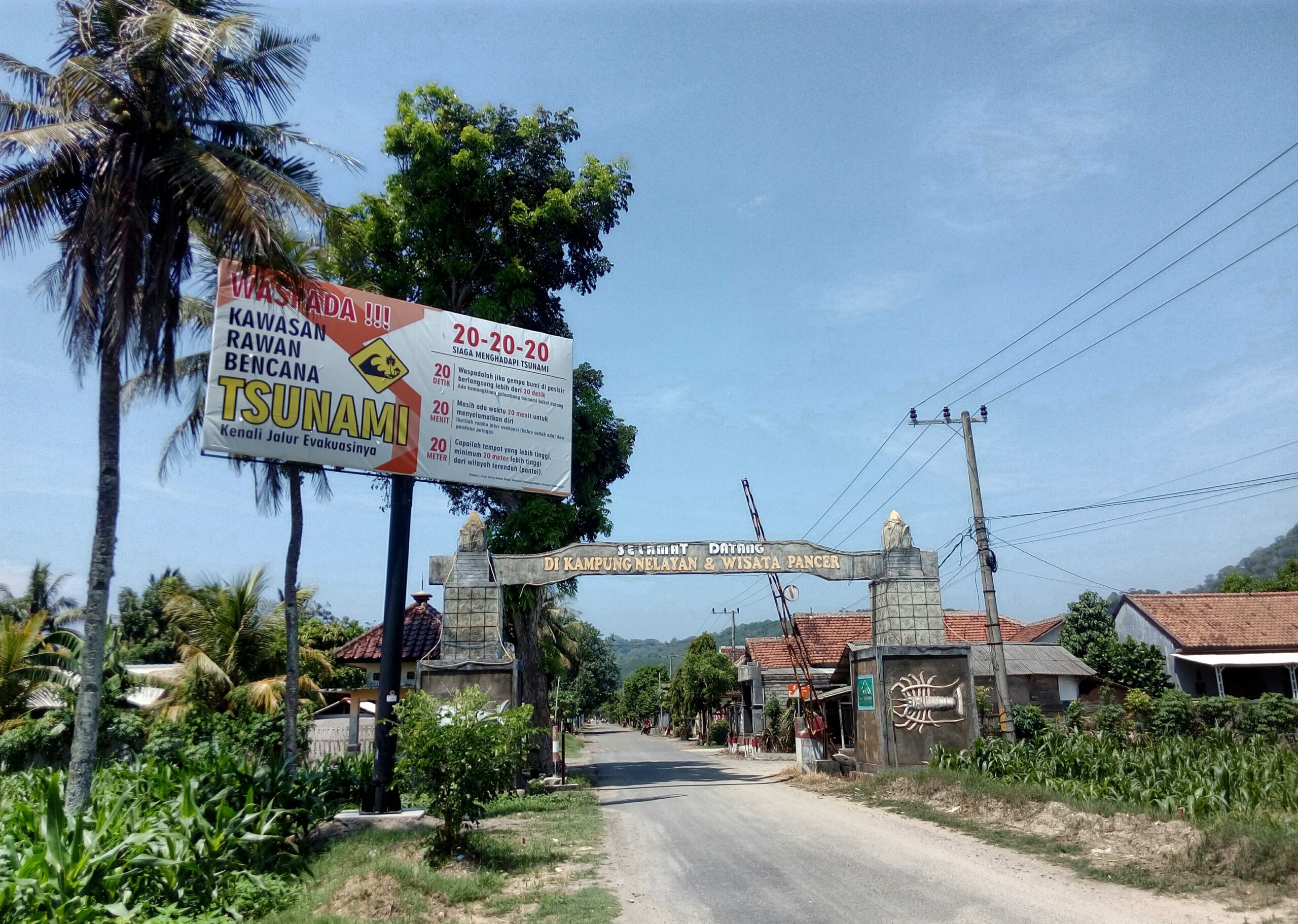 Pintu masuk Dusun Pancer. Foto: RZ Hakim/ Mongabay Indonesia