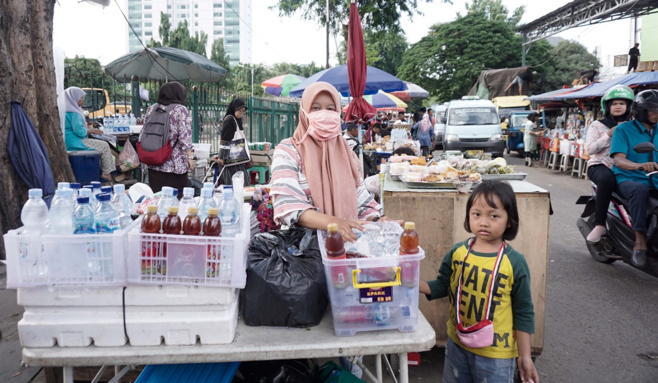Perempuan dan anak-antara lain kelompok rentan terpapar polusi udara. Foto: Lusia Arumingtyas/ Mongabay Indonesia