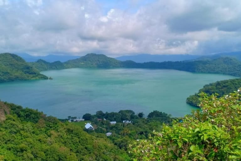 Danau Sano Nggoang. Foto: Aloysius Suhartim Karya