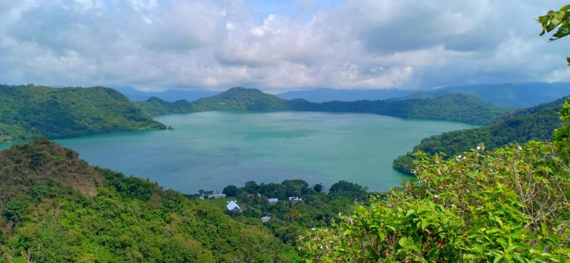Danau Sano Nggoang. Foto: Aloysius Suhartim Karya