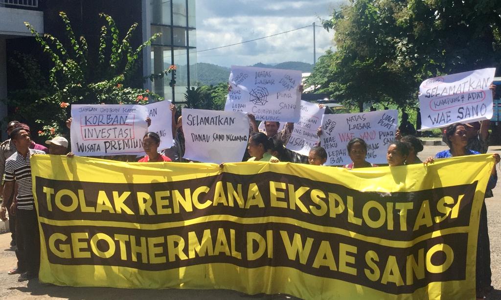 Demo menolak Pembangkit Listrik Tenaga Panas Bumi. Foto: Sunspirit for Justice and Peace