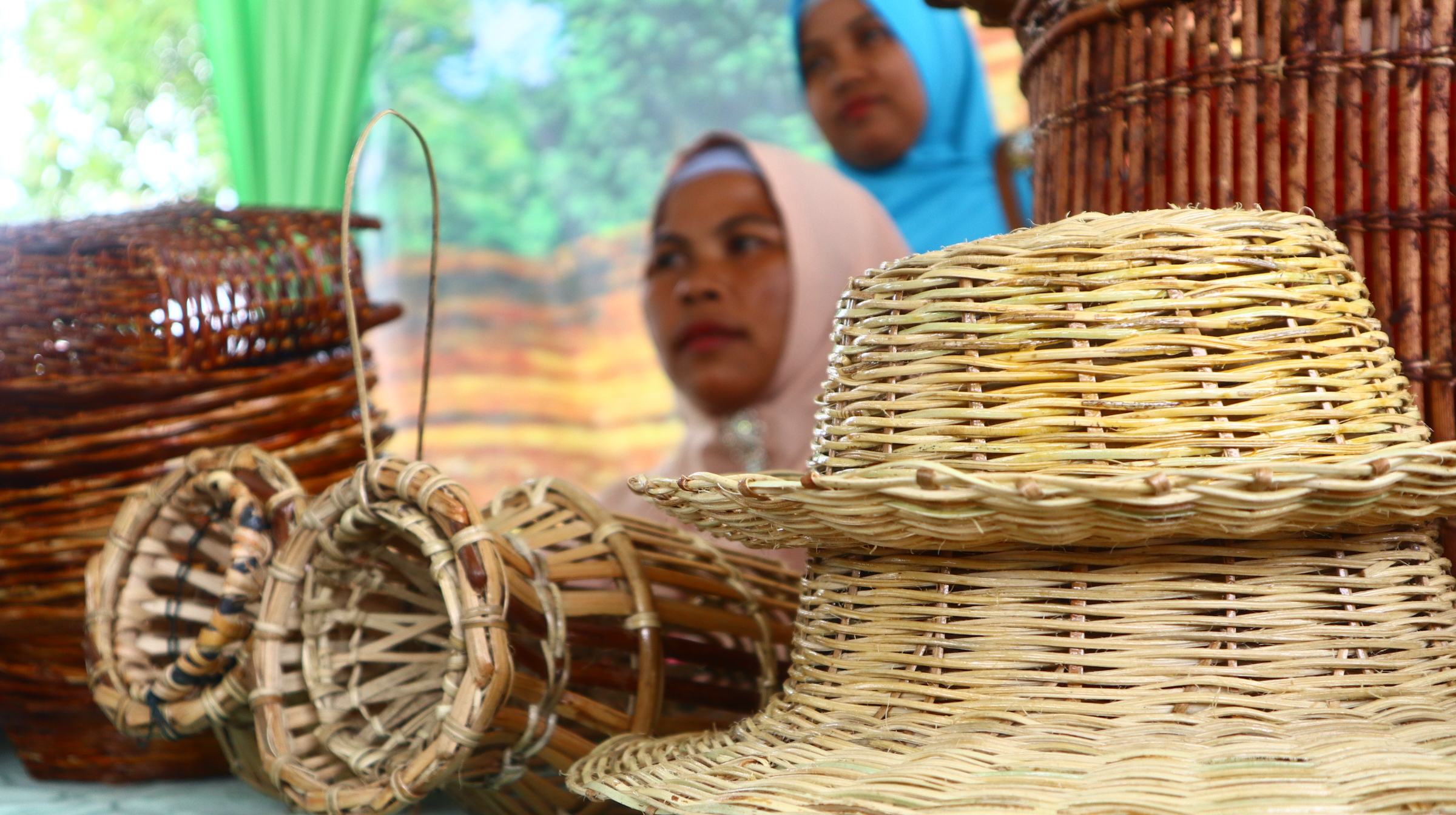 Hasil anyaman rotan kelompok perempuan perajin di Batang Anai. Foto: Yitno Suprapto/ Mongabay Indonesia
