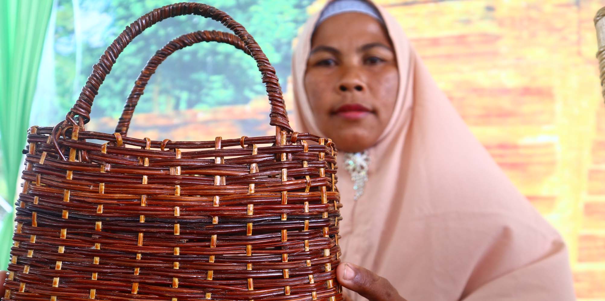 Rohana, Ketua Kelompok Perempuan Tani (KWT) Kunyit Serumpun, Desa Rantau Panjang, Kecamatan Batang Asai, Sarolangun. Foto: Yitno Suprapto/ Mongabay Indonesia