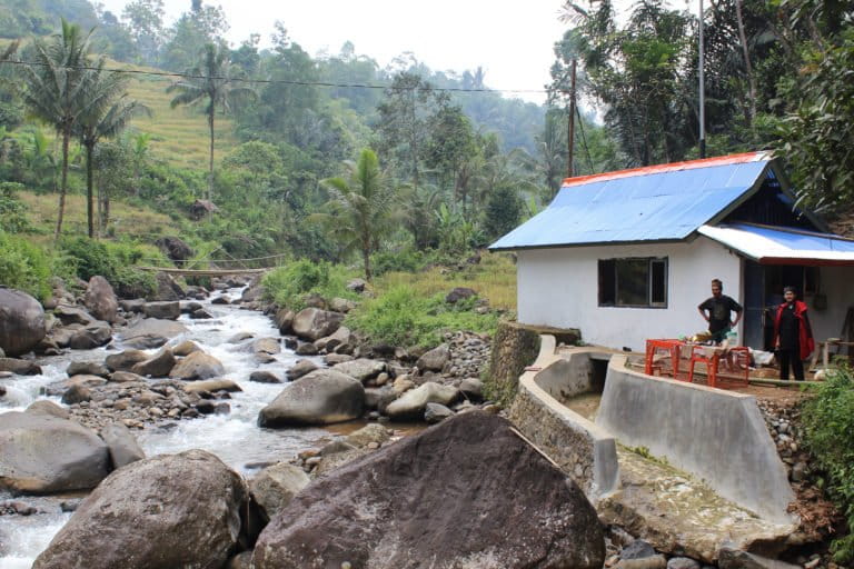 Turbin pembangkit listrik air Kasepuhan Ciptagelar. Darimana sumber energi komunitas adat ini? Berbagai keperluan energi, mereka juga hasilkan sendiri dengan memanfaatkan air dan matahari. Foto: Della Syahni/ Mongabay Indonesia