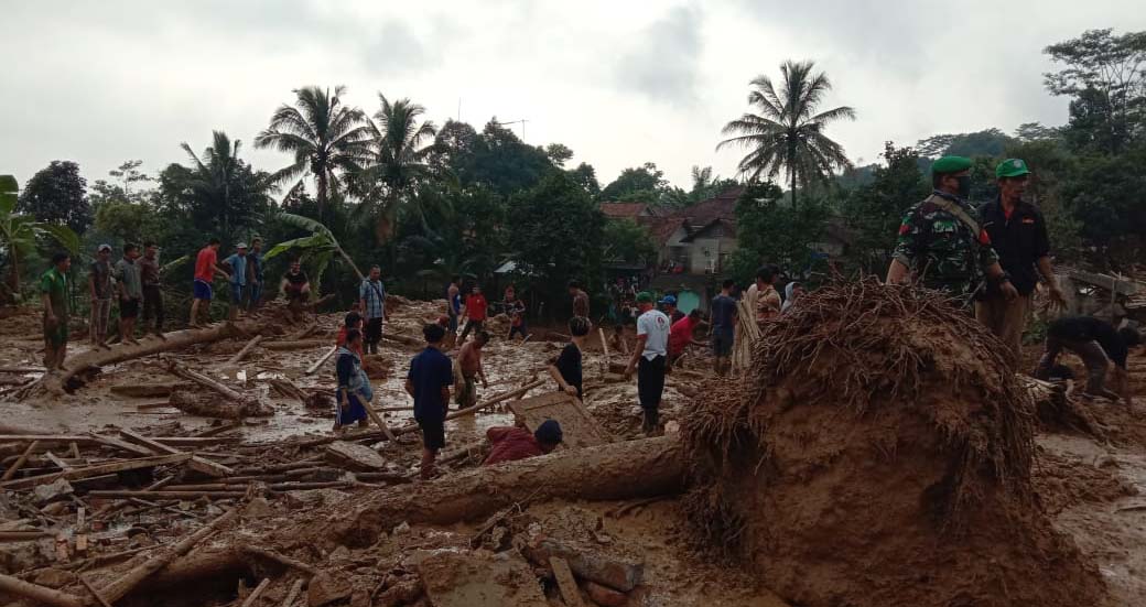 Longsor di Kabupaten Bogor, Jawa Barat, yang menyebabkan satu orang tewas dan empat luka-luka. Foto: BPBD Bogor