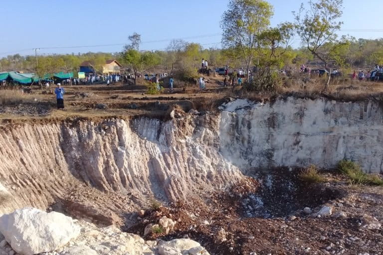 Lahan pertanian jadi tambang galian C. Foto: Moh Tamimi/ Mongabay Indonesia
