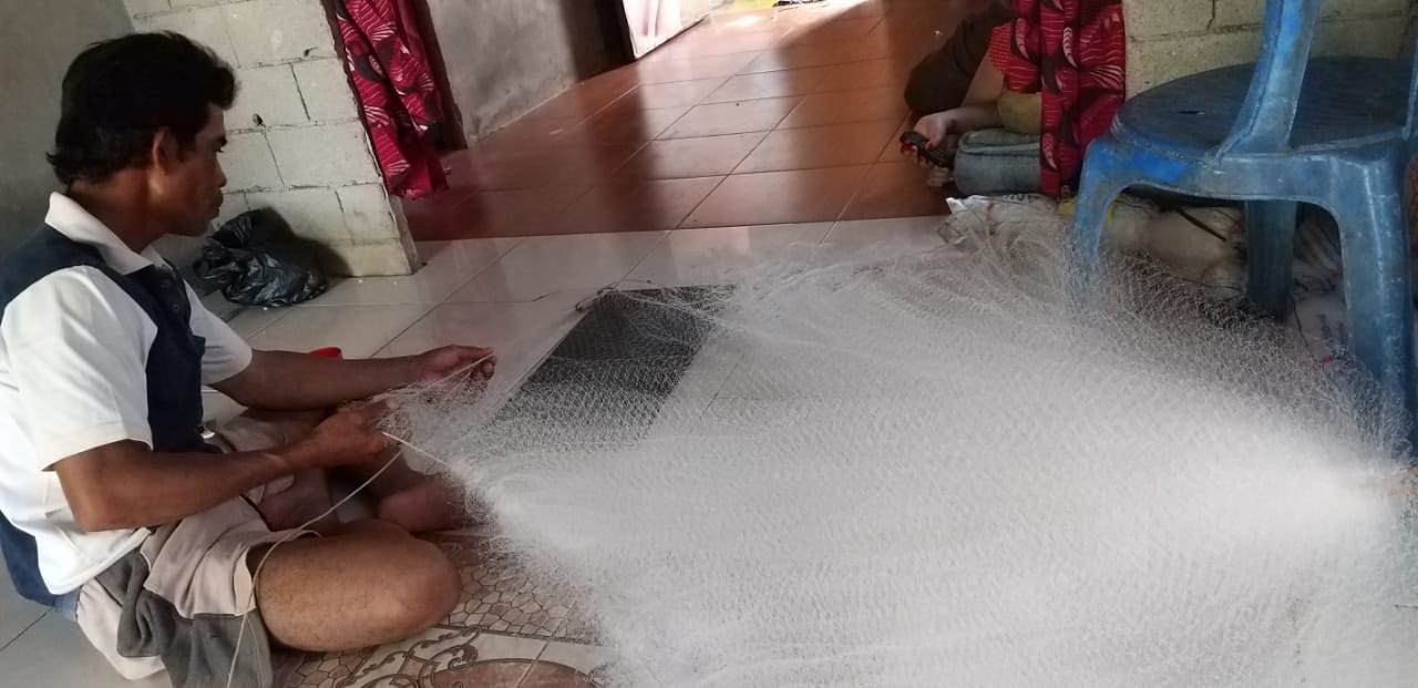 Nelayan tradisional yang tinggal di sekitar Kijing, yang terdampak pembangunan pelabuhan. Foto: Sapariah Saturi/ Mongabay Indonesia