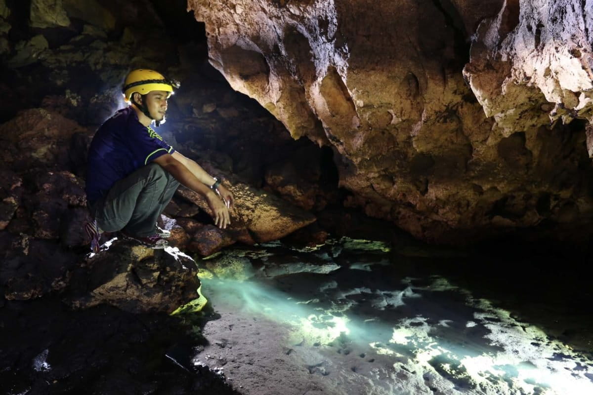 Sumber mata air dari goa di Kawasan Karst Sangkulirang Mangkaliat di Kecamatan Biduk-biduk. Foto: Rodhial
