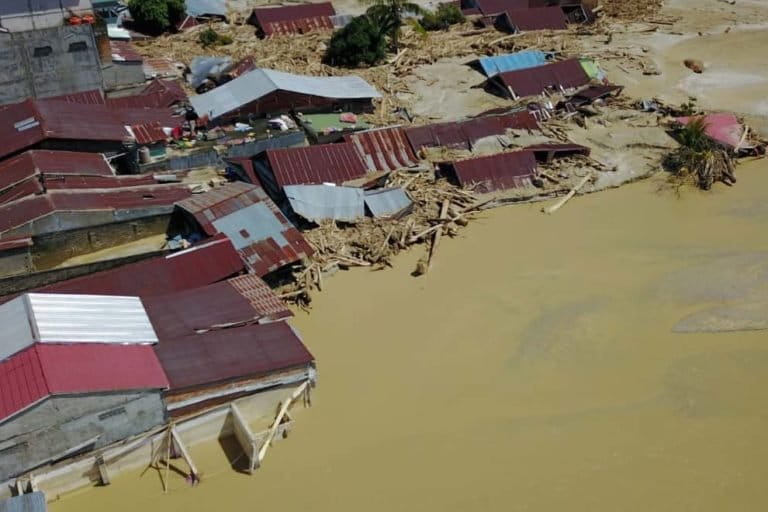 Pemukiman penduduk yang terendam banjir di Luwu Utara. Foto: BNPB