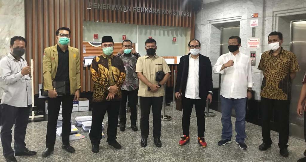 Para penggugat UU MInerba. Tim Kuasa Hukum Uji Materi UU Minerba