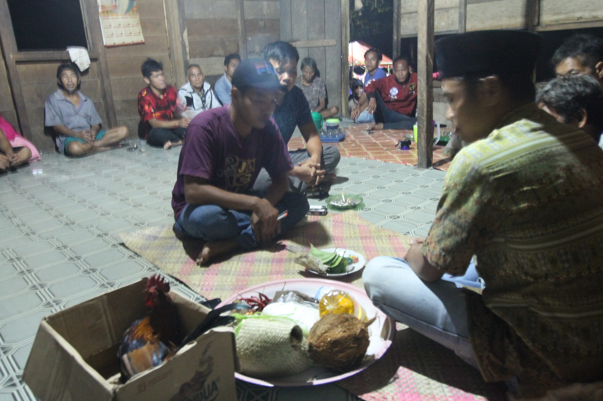 Serah terima antar yang dilakukan keluarga mempelai laki-laki. Foto: Elviza Diana/ Mongabay Indonesia