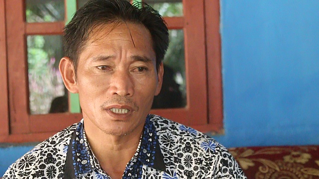 Dumiyati, Kepala Desa Bina Karya, mengatakan, sejak 1995, Pemerintah Desa Bina Karya masih membayar lahan kini jadi kebun perusahaan, belum plasma warga, dulu merupakan lahan pencadangan transmigrasi. Foto: Yudi Semai/ Mongabay Indonesia