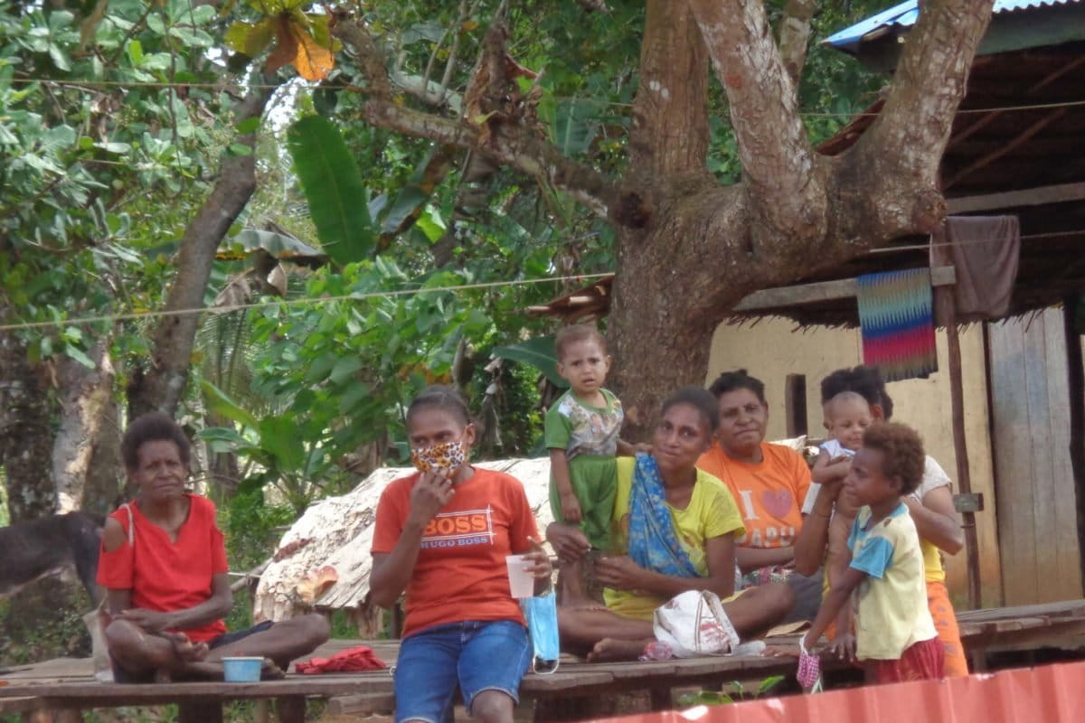  Warga Kampung Sanegi Foto. Agapitus Batbual/Mongabay Indonesia