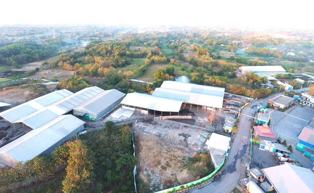 PT. PRIA yang berada di kanan dan kiri jalan dengan posisi saling berhadapan. Perusahaan ini mengolah limbah medis bukan hanya dari seluruh wilayah Jatim. Tapi juga keseluruhan. . Foto: A. Asnawi