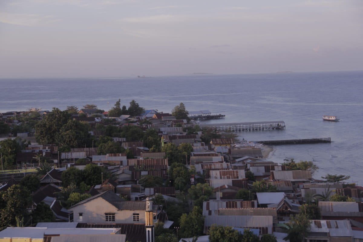 Satu sudut Pulau Kodingareng, dari menara mercusuar.. Foto: Eko Rusdianto/ Mongabay Indonesia