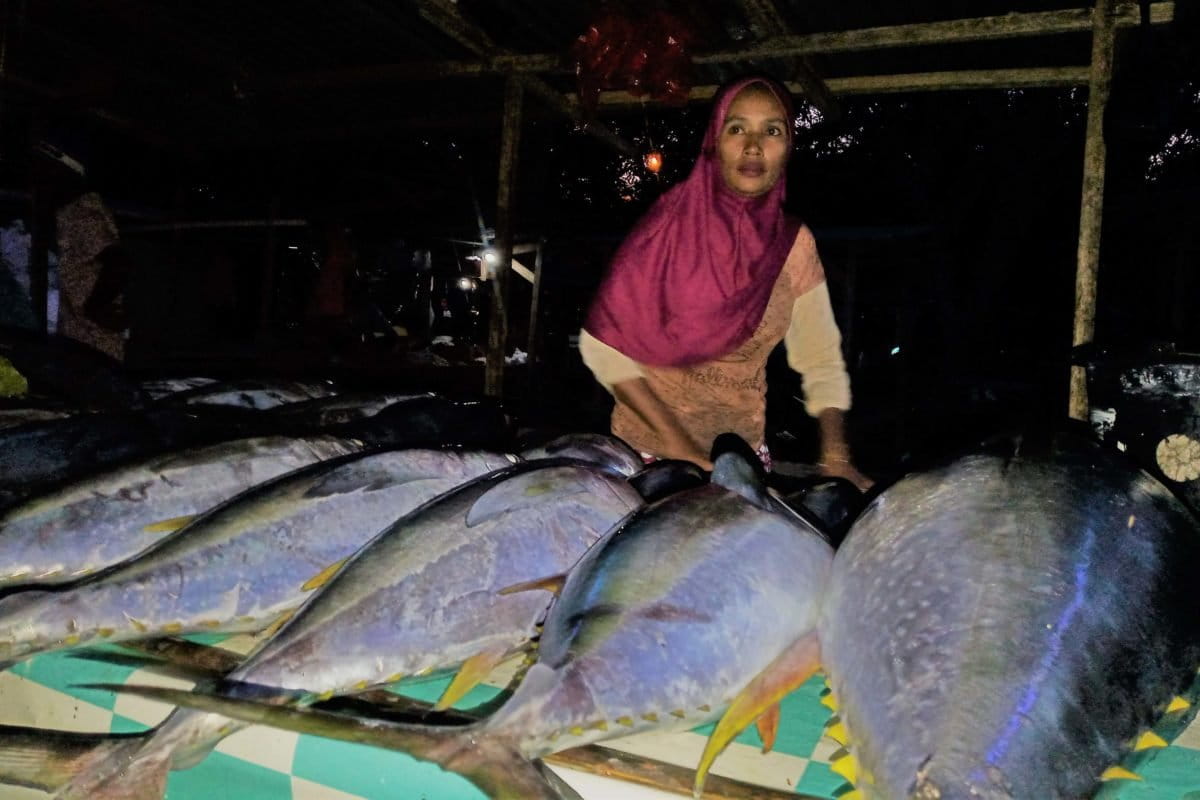 Pedagang ikan di Malut. Malut, salah satu daerah sentra perikanan di Indonesia. Foto: Mahmud Ichi/ Mongabay Indonesia