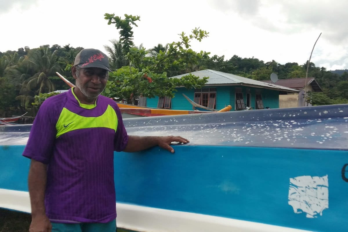 Oktovianus Rumere, Ketua kelompok nelayan Teluk Kamsai. Foto: Asrida Elisabeth/ Mongabay Indonesia