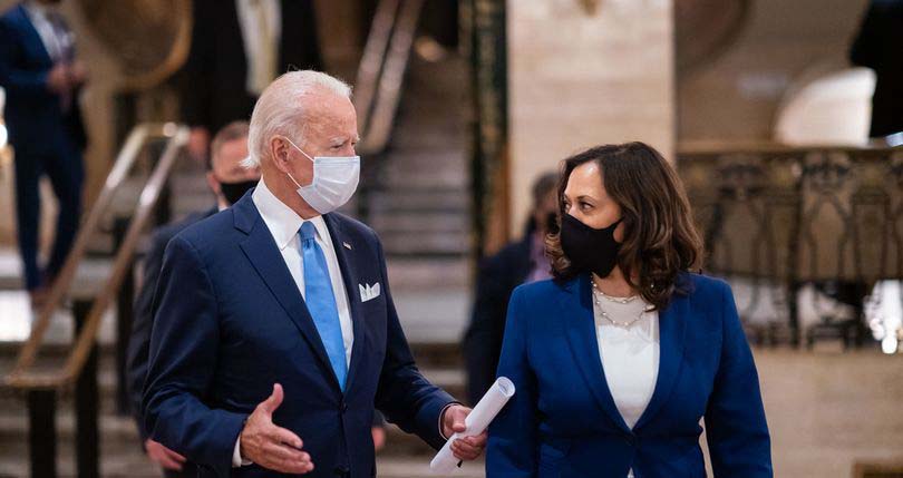 Joe Biden dan Kamala Harris, calon presiden dan wakil presiden Amerika Serikat yang menang pemilihan pekan lalu. Foto: akun Facebook resmi Kamala Harris
